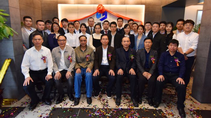 1545634630247604.jpg ¹«Ë¾Áìµ¼ÓëÉè¼ÆÔºÈ«Ìå³ÉÔ±ºÏÓ°.jpg