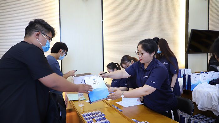 Ϊ��Ա��������Ƭ���·����������� ��.JPG